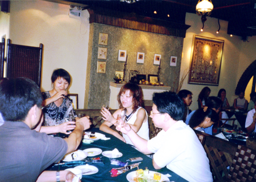 为缘分和相聚干杯